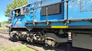 Dejando atrás Estación Brandsen, mix de Locomotoras pero con " Ella" la 3925  rumbo a Chascomus. 