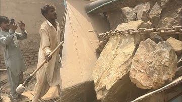 "Big Rock Crusher Machine: A Giant in Action"Big Rock Crushing: A Powerful Process"#stonecrusher