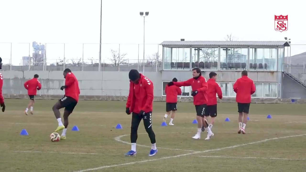 Teknik Direktörümüz İsmet Taşdemir, antrenman öncesinde basın mensuplarının sorularını yanıtladı.