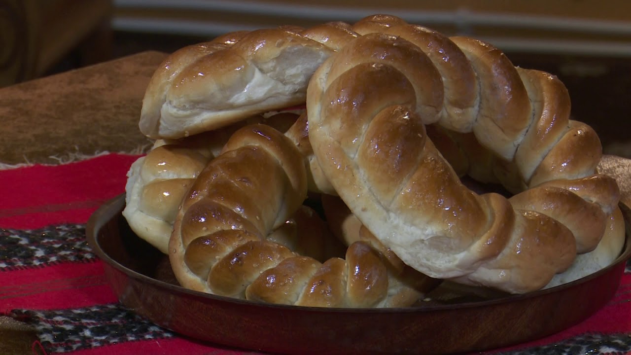 Exclusiv în România: Tradiţii de Crăciun la Mălini, în Bucovina (@TVR1)