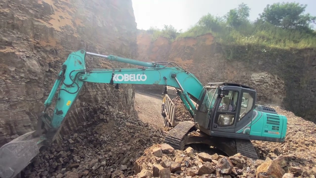 Satisfying Excavator Skills Oparater | Kobelco excavator 220 loading | Kobelco machine digging sand