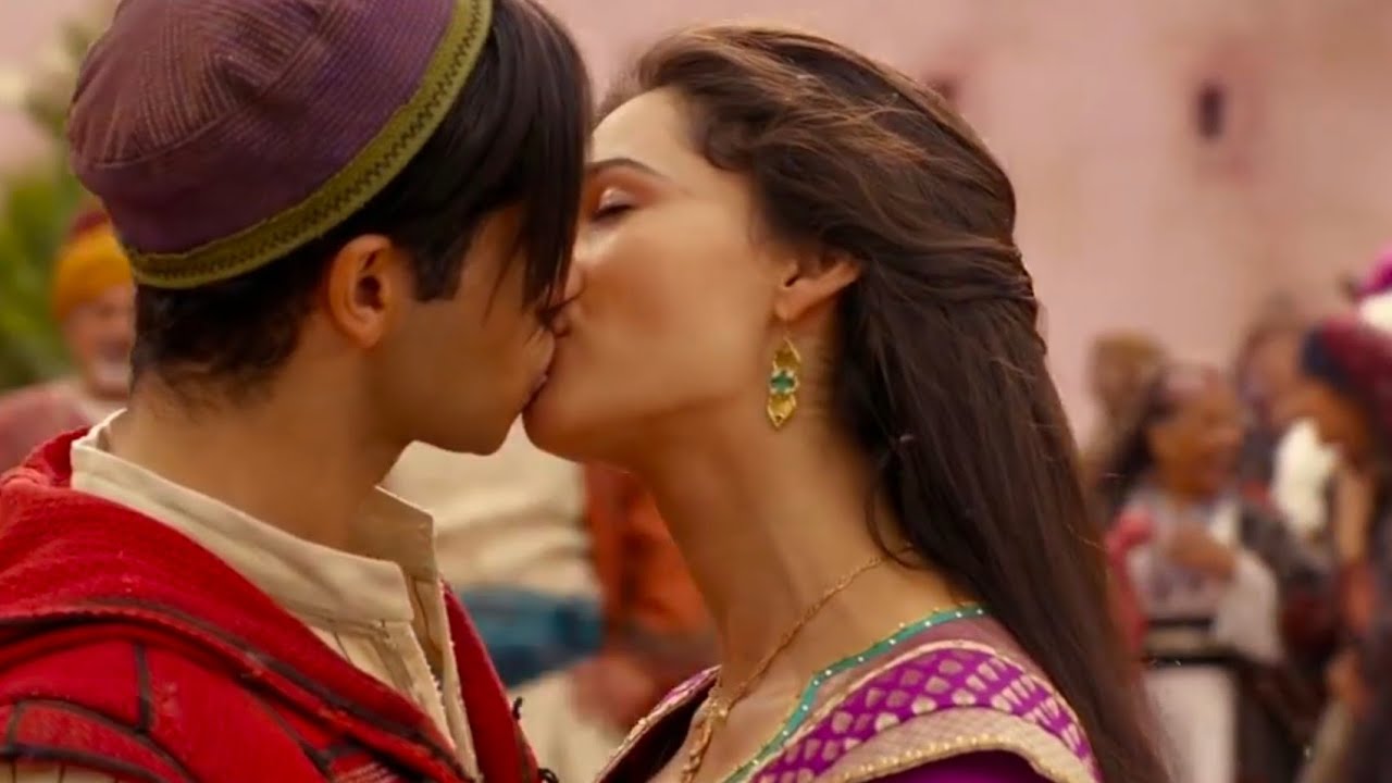 Aladdin Kiss Scene Naomi Scott And Mena Massoud Youtube