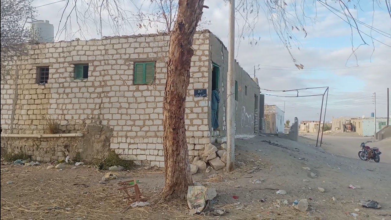 للبيع منزل على ناصية شارع ين به جميع المرافق وت ارضي الفرافره/الوادي01152869981/01065744921واتس.ايمو