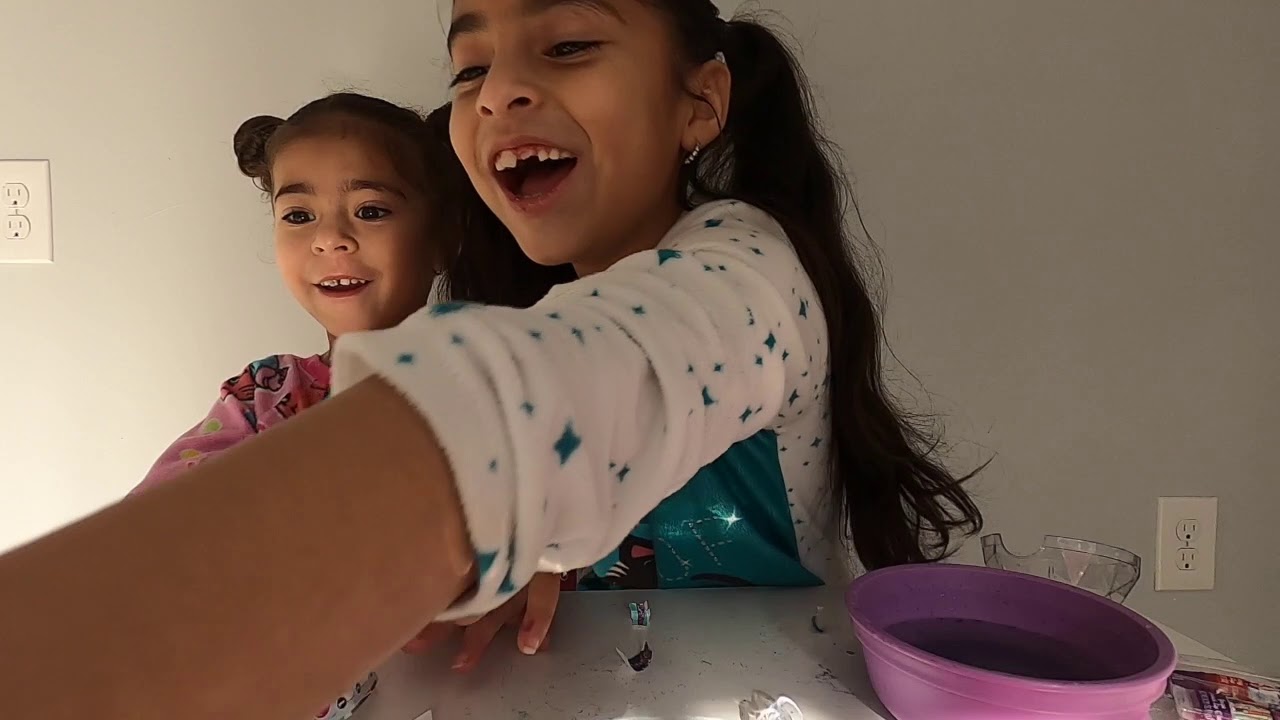 Opening LOL Surprise dolls - YouTube