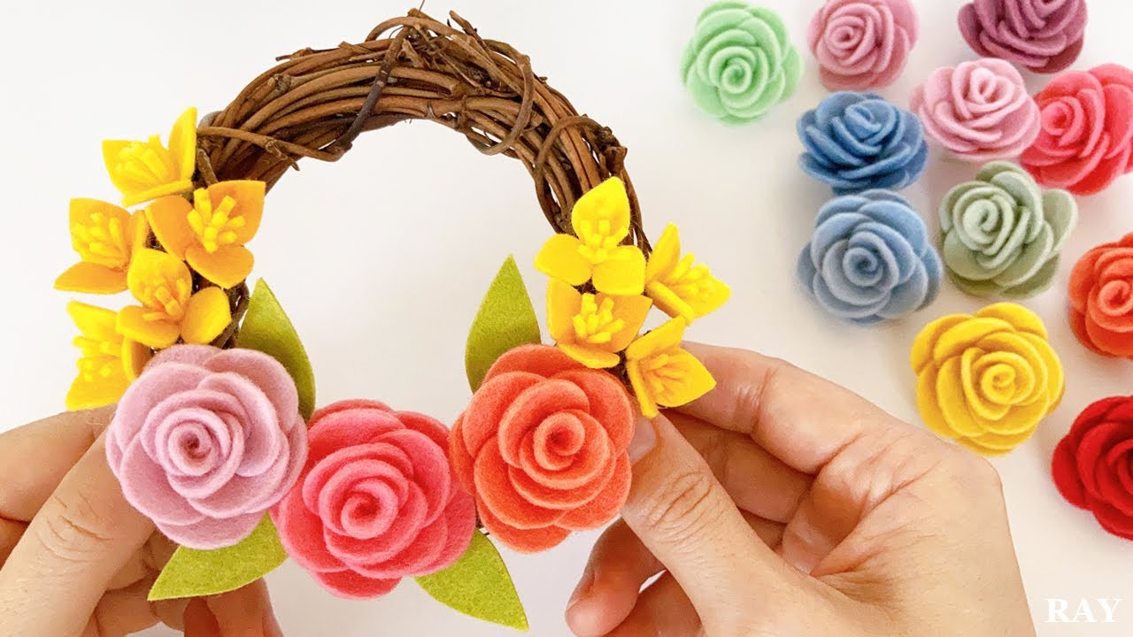 Diy Felt Rose Wreath Felt Flowers Wall Hanging Youtube