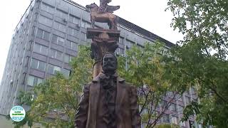 Памятник Уитмену Уолту (1819 – 1892) (микрорайон Ленинские горы, 1с51) (запись 2010 года)