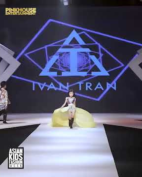 Amazing Catwalk from a kid at Asian Kids Fashion Week