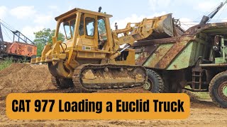 Cat 977 Loading a Euclid Truck