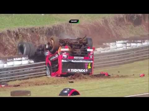 Fórmula Truck 2016. Autódromo Zilmar Beux de Cascavel. Debora Rodrigues Huge Crash Flip