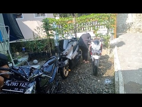 Nyuci motor jumsih (Jum'at bersih)