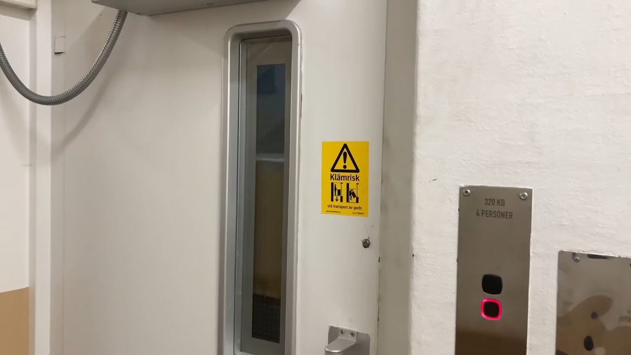 1959 ASEA (Mod by: KONE) Traction elevator @ Norra Hamngatan 7, Söderhamn, Sweden.