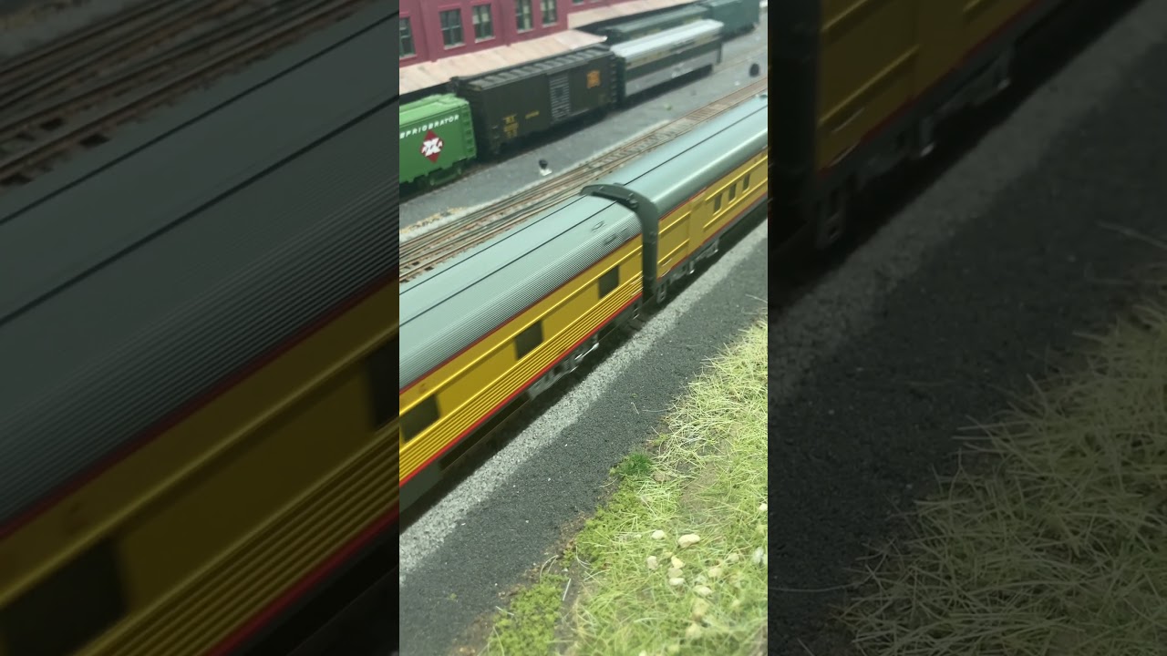 Heading East Through Canal Interlocking