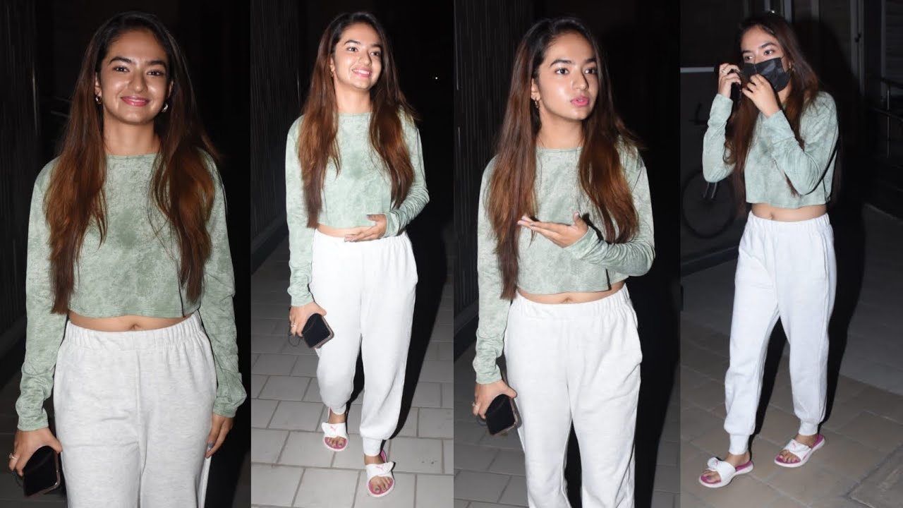 Anushka Sen Spotted in Andheri 😍🔥💕📷