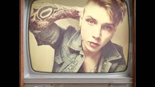 ANDY  BİERSACK ♥♥♥ televizyon :)