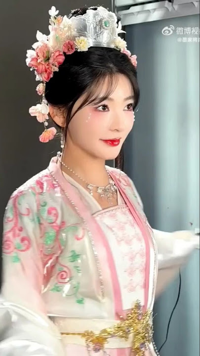 The iconic beauty of hanfu style.. #hanfu #汉服hanfu #chineseclothing #yangyimo #chinesehanfu