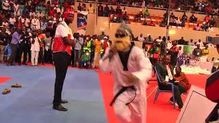 Combat entre Alfaga champion du monde de Taekwondo et Djingri lompo humoriste Nigérien.