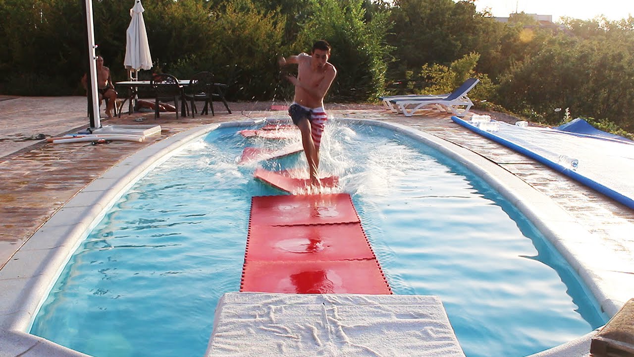 El éxito del calcetín de agua para evitar cortes en la piscina: “Tendemos a  sobreproteger al niño