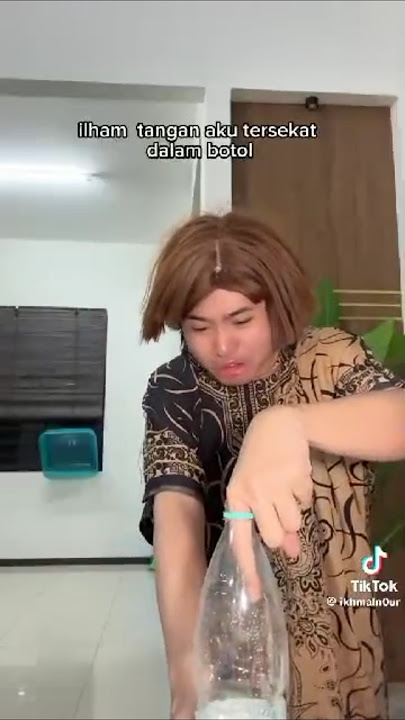 Ikhmal prank jari tersekat dalam botol kat ilham😂🤣😭