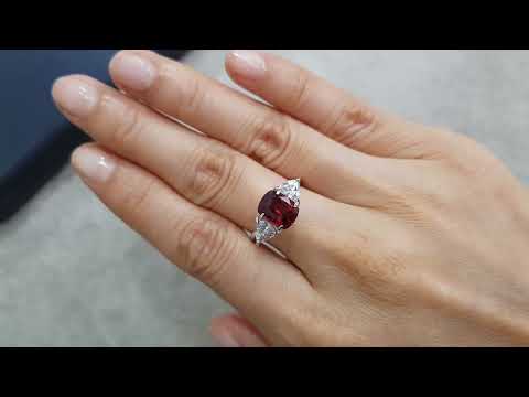 Vivid red spinel 2.64 carats in cushion cut, Tanzania Video  № 1