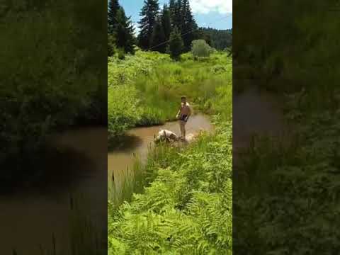 Πέρασμα με άλογο από ποτάμι στο Περτούλι