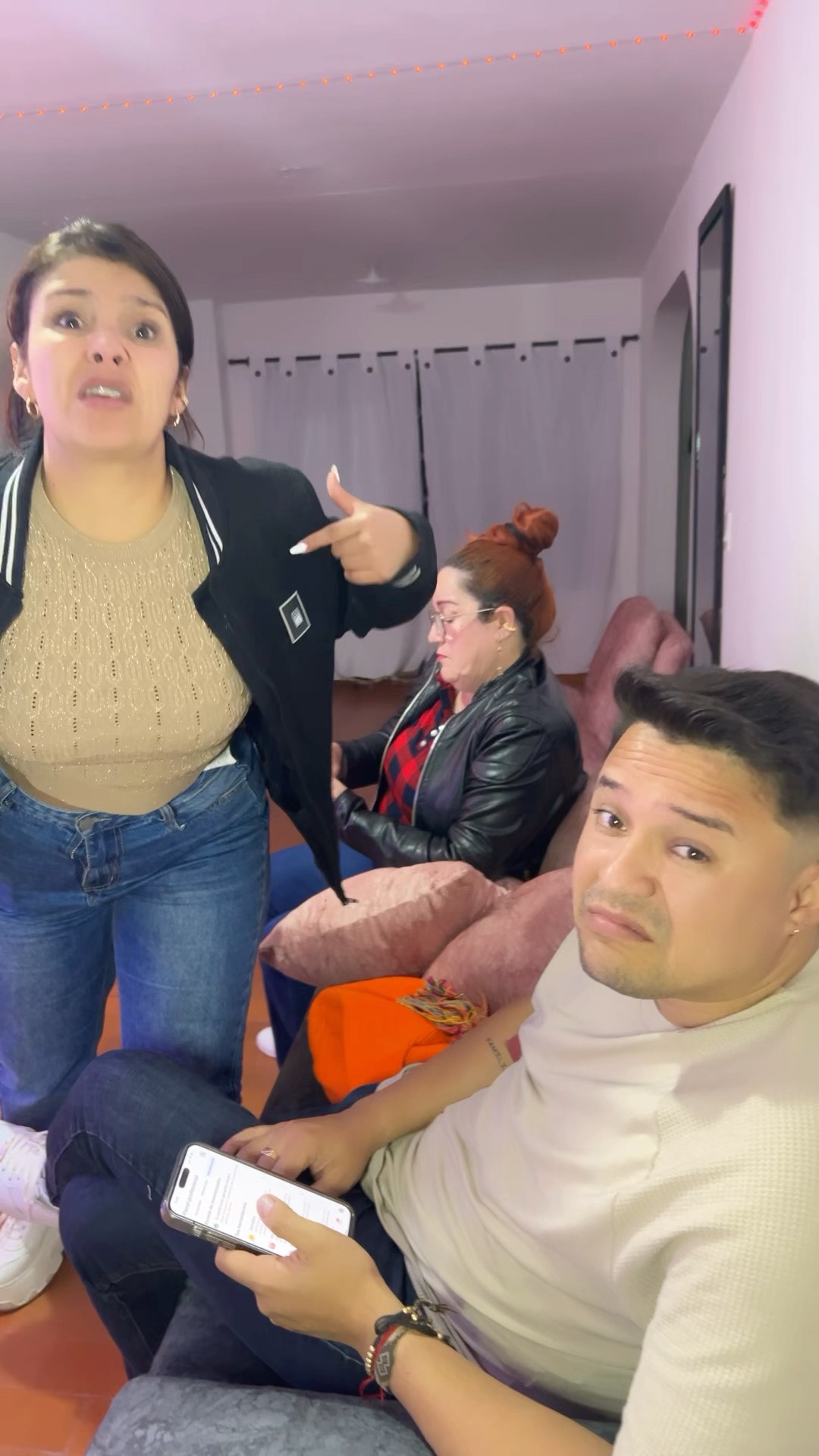 NADIE ME AYUDA EN LA CASA humor #comedia #shortviral #fypviralシ #viralshorts