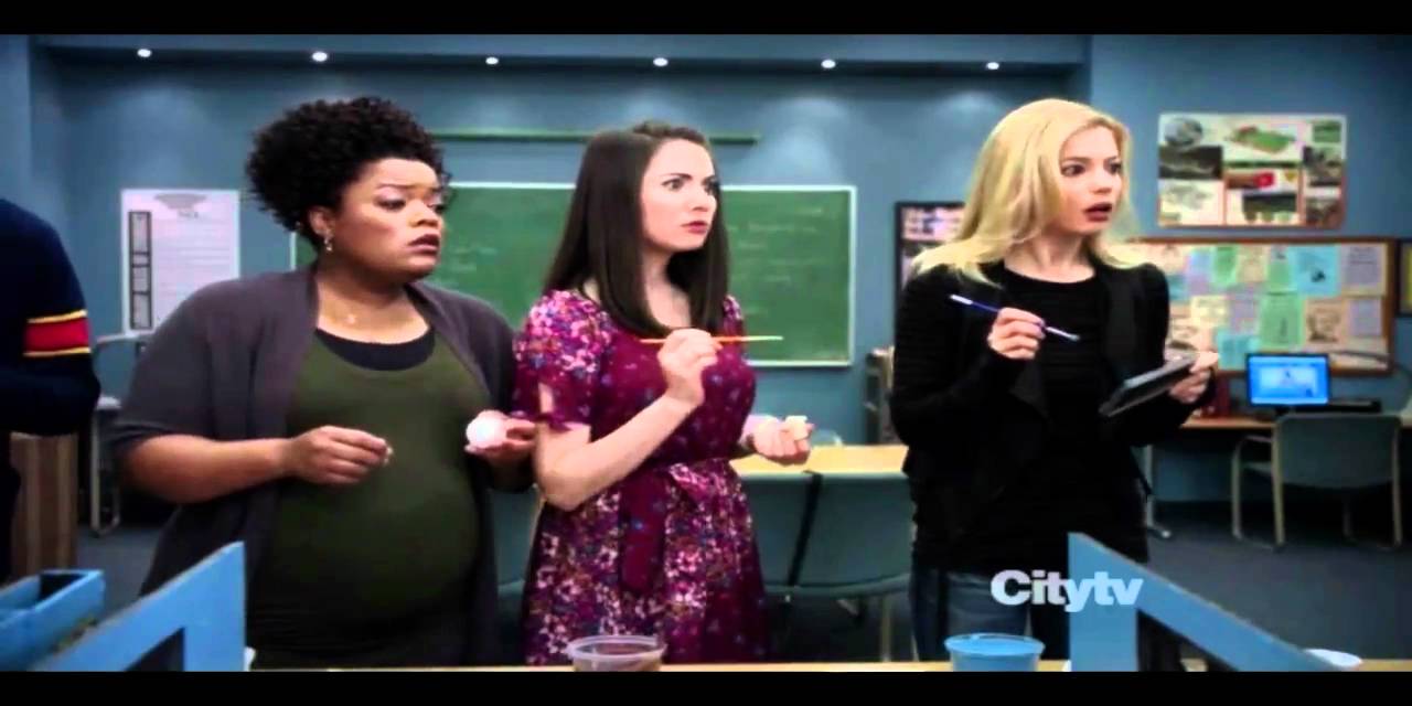 Community - Señor Chang searches vent for Troy's monkey