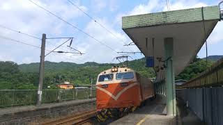 台鐵2次 觀光環島列車通過