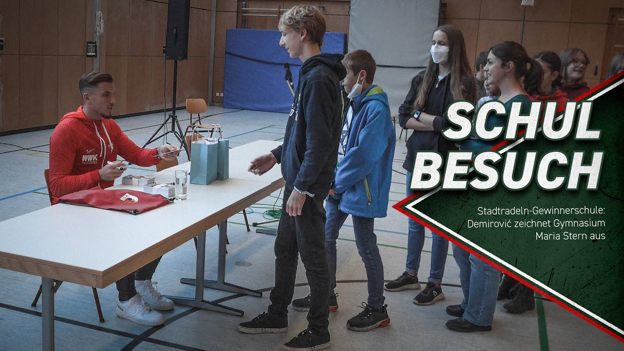 Schulbesuch | Demirović | FCA-Profi überrascht Gewinner-Schule