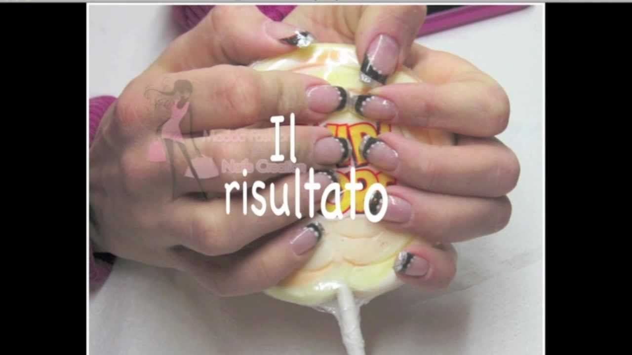 Nail art - french capodanno nero, carta stagnola, glitter e pois || Madda.fashion