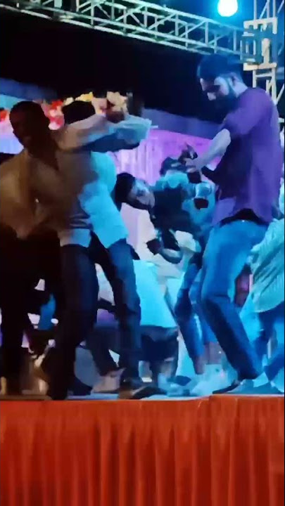 Mari Manisha ki yahi pahachan gala mein chuni lal rakh dance by boys
