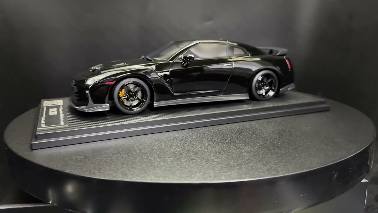 One Model 1/18 GTR R35 Gloss Black  OM25N04