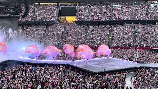 Taylor, Swift, Gillette Stadium, opening entrance