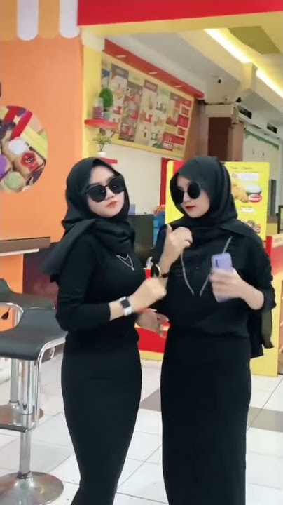 Hijab tiktok !! goyang nya gak nahan #shorts