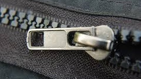 How to zip up your jacket with one hand like a pro