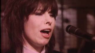 Смотреть клип The Pretenders - Thin Line Between Love & Hate