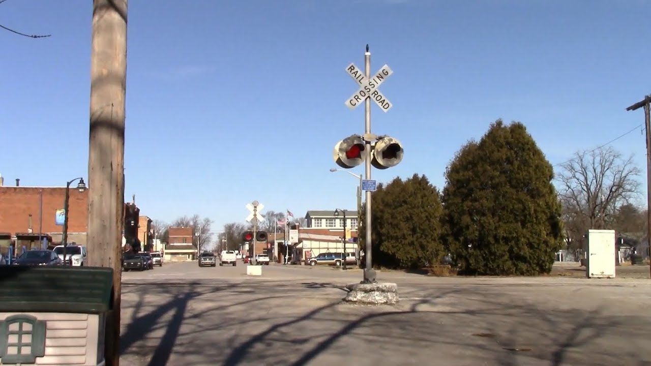 Main Street Railroad Crossing KB&S 702 and 701 Light Move Otterbein