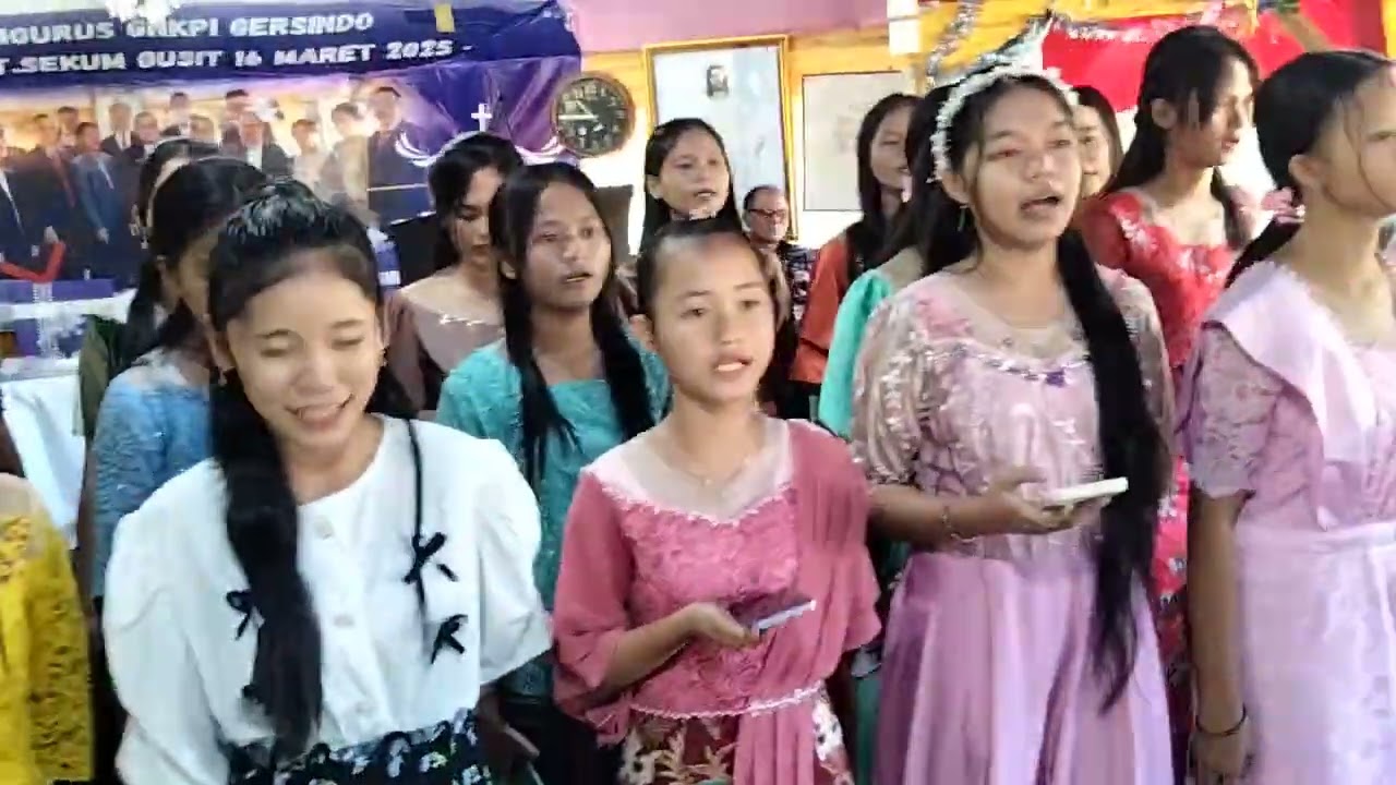 Vocal grup muda-mudi GNKP-I Gersindo, untuk penyambutan tamu dari BNKP TESALONIKA Agrowisata