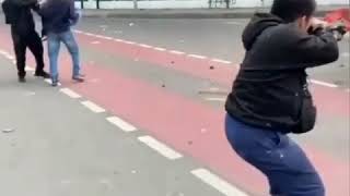 Aksi Lucu Mahasiswa Demo Di Depan Petugas