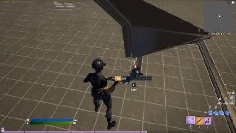 MY FIRST TIME MAKING THE METAL FLOOR INVISIBLE IN FORTNITE