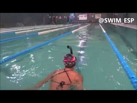 Cómo entrenar con el tubo frontal en natación