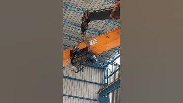 Thumbnail of overhead crane erection