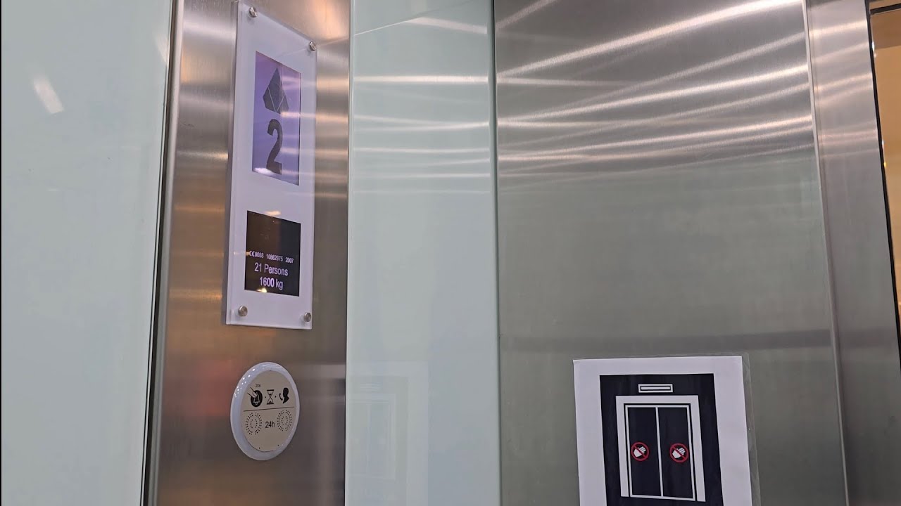 Interesting & nice clunks 2007 Kone Monospace lifts @ John Lewis in Cambridge