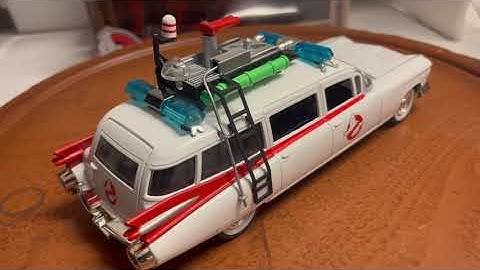 "GHOSTBUSTERS" 1959 CADILLAC AMBULANCE ECTO-1 MOVIE 1/24 scale DIECAST CAR WORKING LIGHTS and SIREN