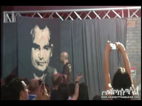 David Garibaldi Paints at Magic fall '09 Fashion L...