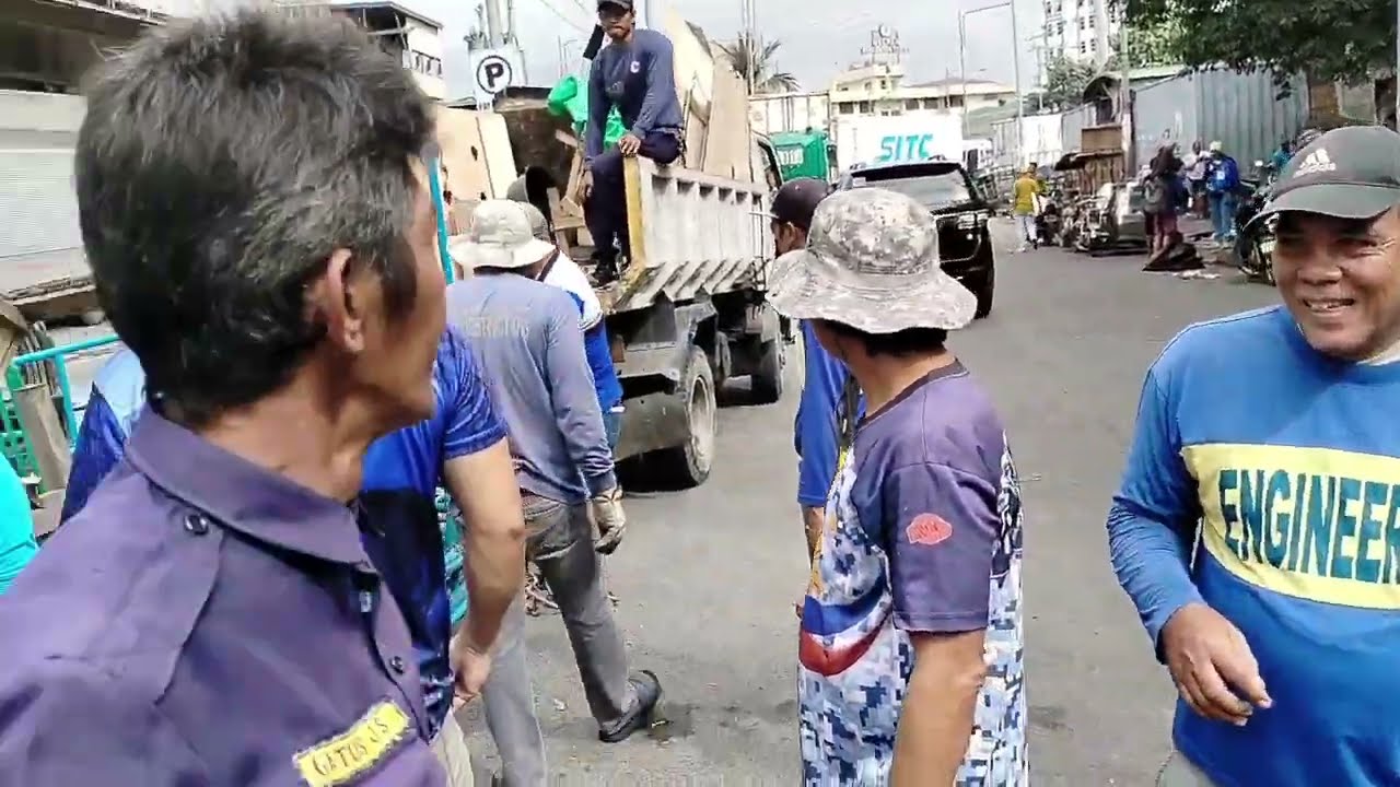 Wag Nyong Kunin Yan Taga Gobyerno Din Ako. Kalsada at Bangketa Ginawang Tambakan Ng kalakal