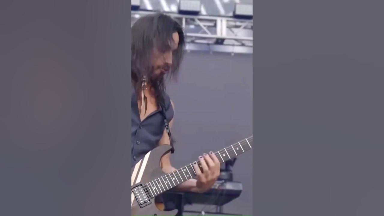 Bark At The Moon - Feat. Nuno Bettencourt, Papa V Perpetua, Rudy Sarzo, Travis Barker, Vernon Reid