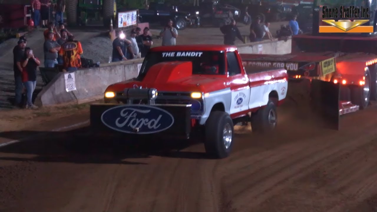 Truck Pulls 2022 AOPS Big Block 4x4 Trucks at the Listie Nationals