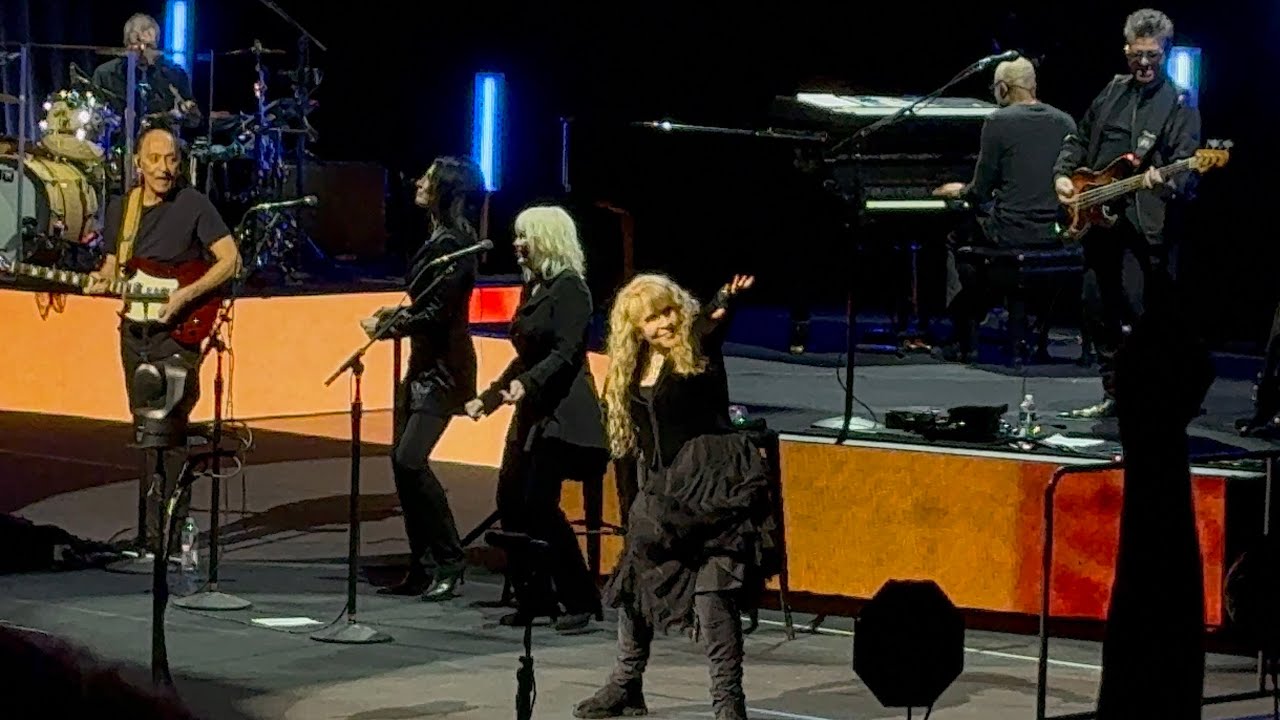 Stevie Nicks: Edge Of Seventeen [Live 4K] (St. Paul, Minnesota – November 12, 2025)