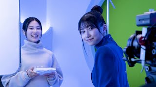 雨宮天、密着カメラに気づいてお茶目な行動'美し過ぎる”AI役演じる　WEB動画『もしものときもワイドFM』