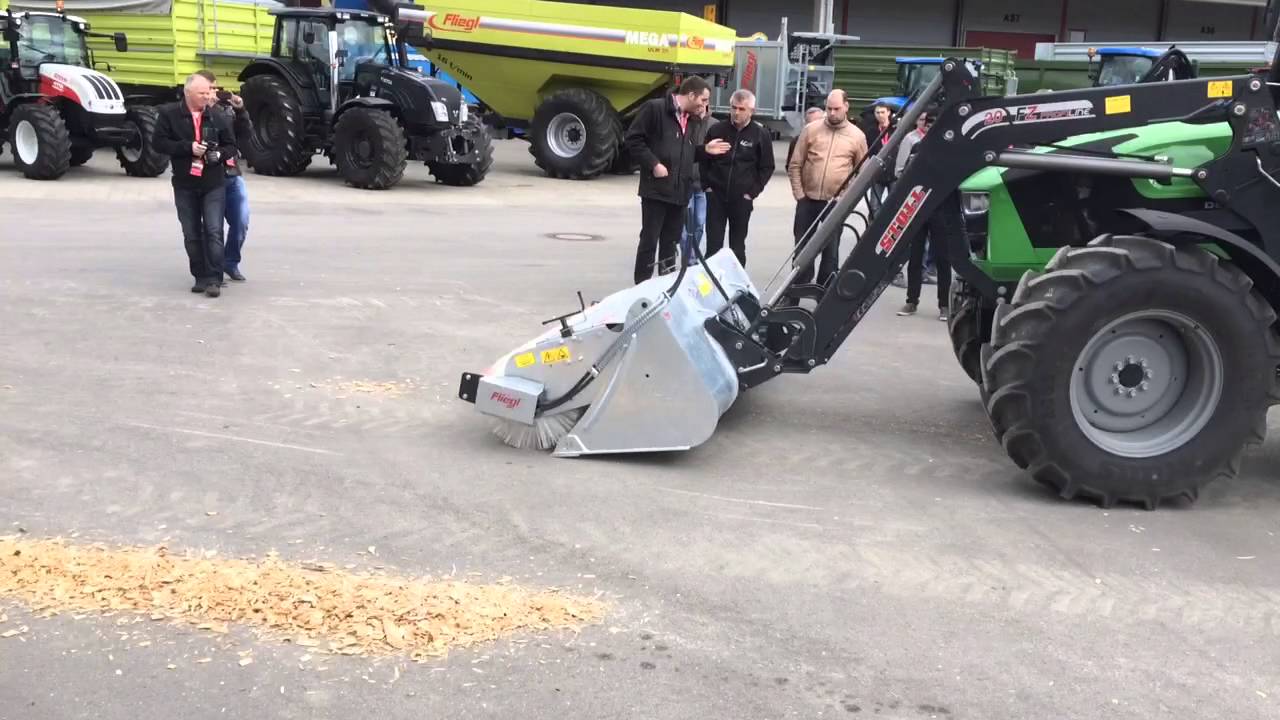 Traktorový zametač